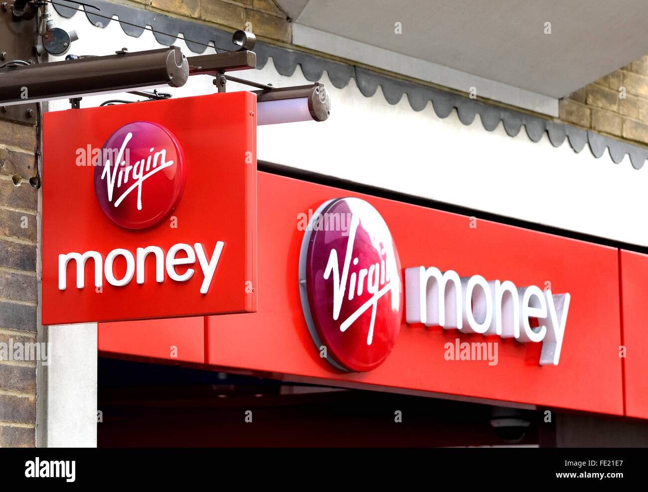 Londra, Inghilterra, Regno Unito. Vergine denaro high street branch Foto Stock