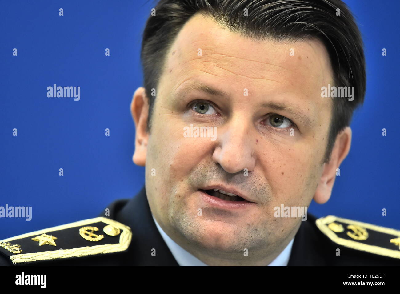 Di polizia straniero direzione tiene conferenza stampa sulla migrazione illegale nel 2015, le priorità per il 2016, con il suo capo Milano Majer (non mostrato) e polizia Presidente Tomas Tuhy (foto) a Praga, Repubblica Ceca, 4 febbraio 2016. La polizia ha catturato 8563 gli stranieri che soggiornano illegalmente nella Repubblica ceca nel 2015, un aumento di 3741 su 2014, lo straniero la polizia ha informato i giornalisti oggi, aggiungendo che un quarto dei detenuti erano cittadini di Siria.Il numero di detenuti siriani è salito da 142 a 2016 di anno in anno, che è dovuto al full-blown crisi migranti in Europa.Gli Aramei erano fol Foto Stock