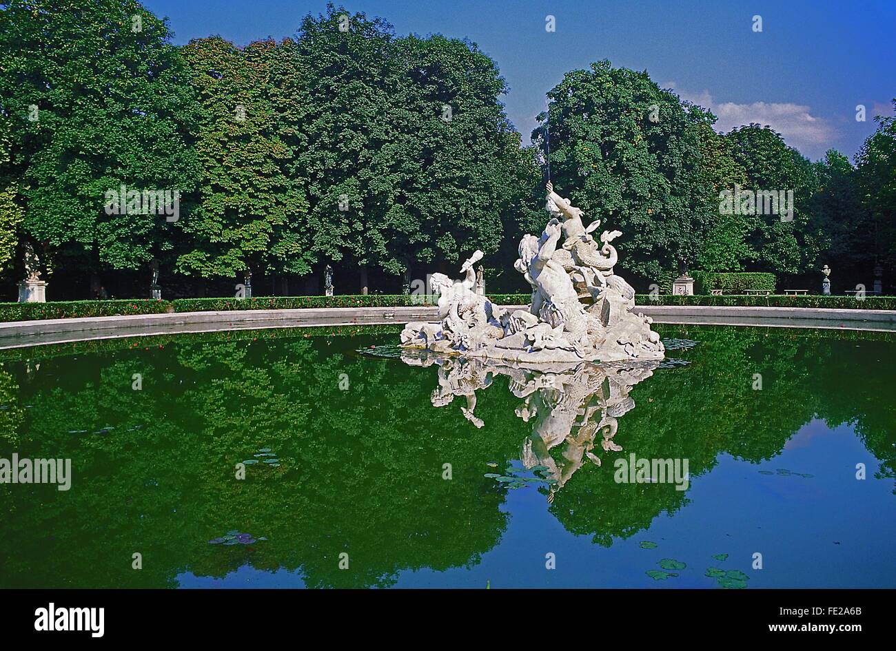 Palazzo Reale, giardino fontana in marmo con gruppo di nereide e Tritone , Torino, Piemonte © Credito Roberto Sacco/Sintes Foto Stock