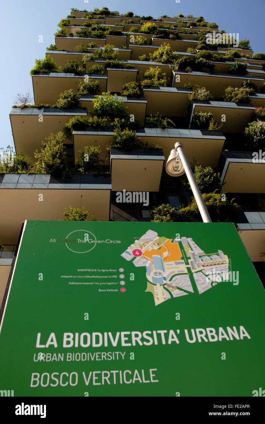 Bosco Verticale (Bosco Verticale) progettata dall architetto Stefano Boeri , una coppia di torri residenziali nel nuovo Porta Nuova dist Foto Stock