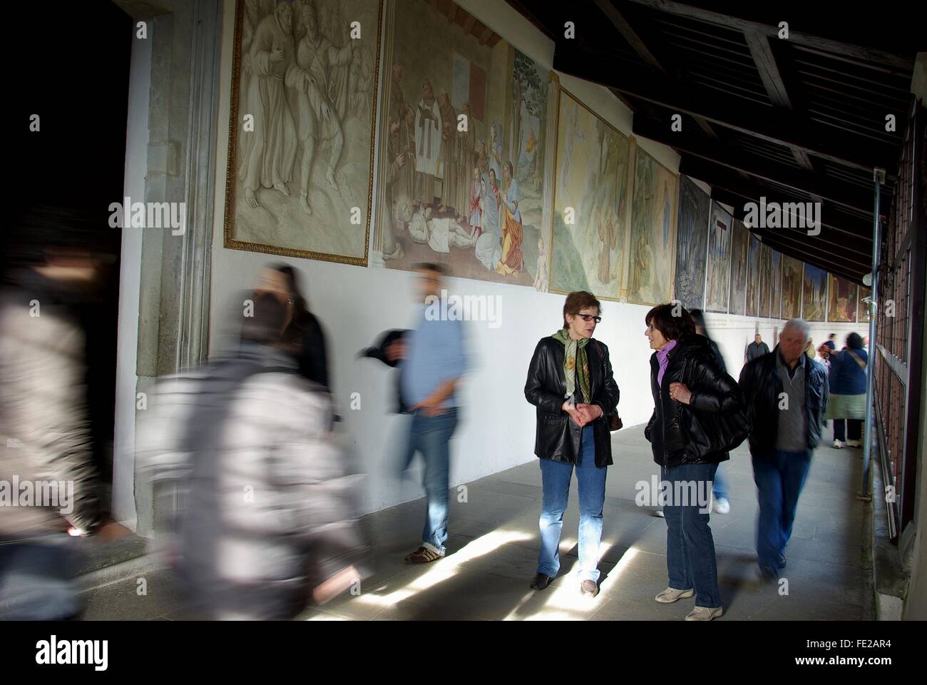 Stimmate corridoio (affreschi sulla vita di San Francesco), il Santuario de La Verna, Parco Nazionale delle Foreste Casentinesi Nat. Park, Toscana, Italia - Foto Stock