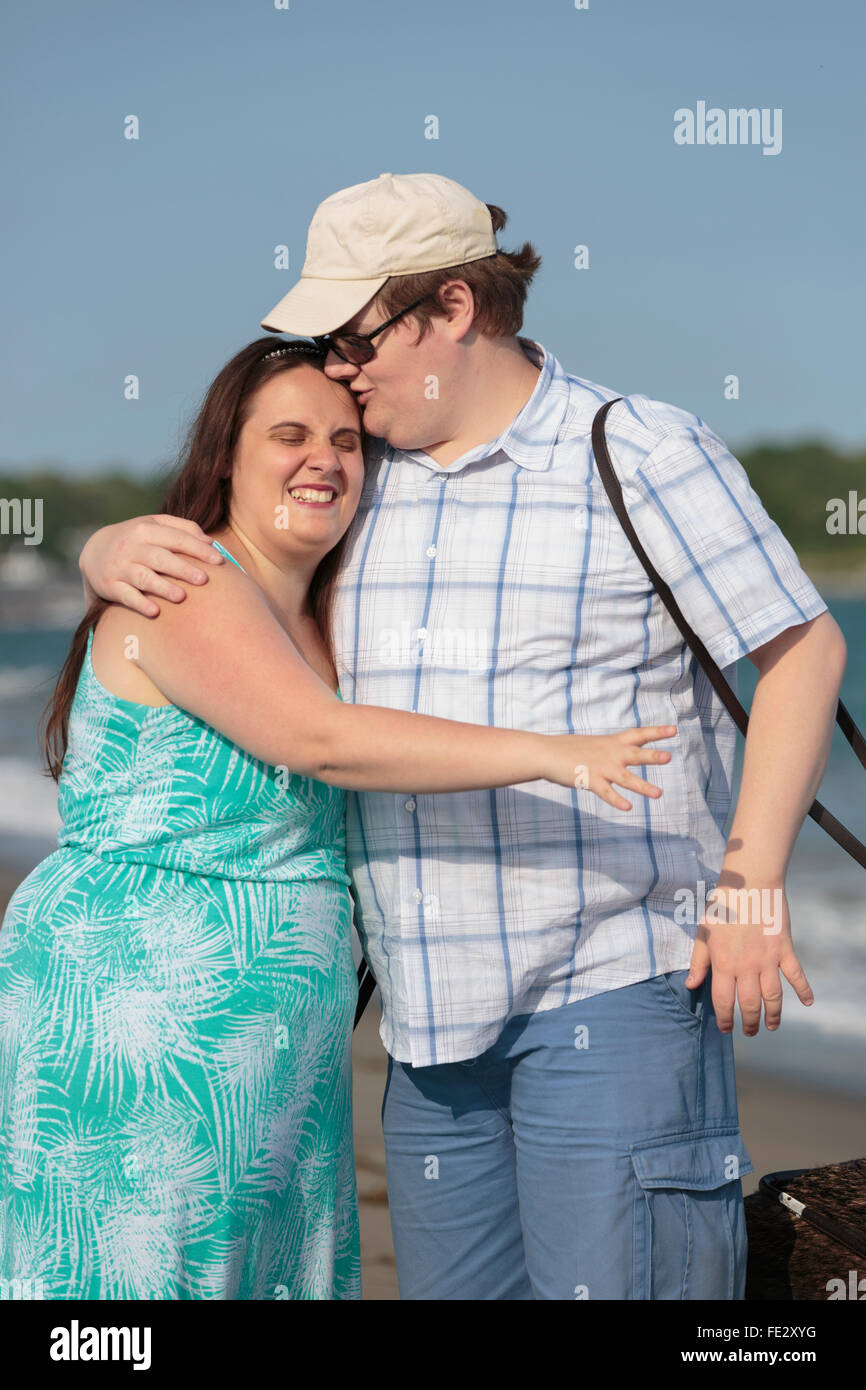 Cieco matura in amore e godendo la vita all'aperto Foto Stock