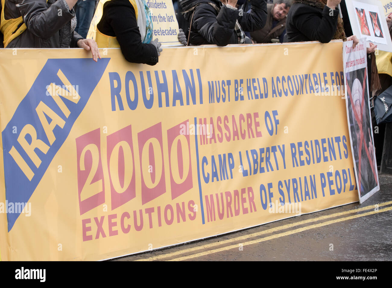 Londra, Regno Unito. 4 febbraio 2016. Protesta iraniana di credito banner: Ian Davidson/Alamy Live News Foto Stock