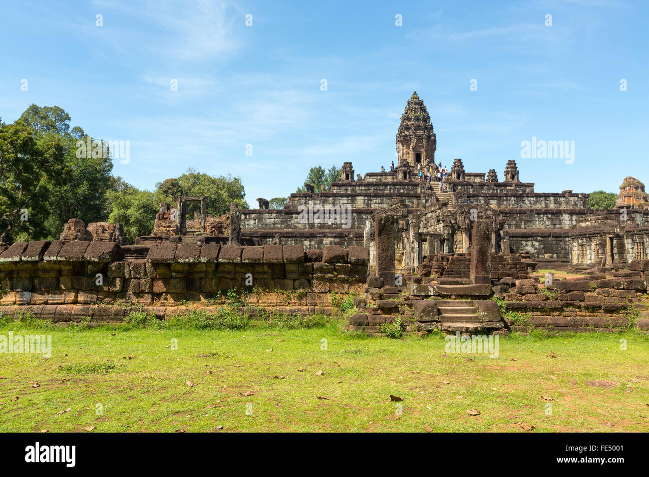 La torre centrale del tempio Bakong, parte del complesso di Angkor, vicino a Siem Reap, Cambogia Foto Stock