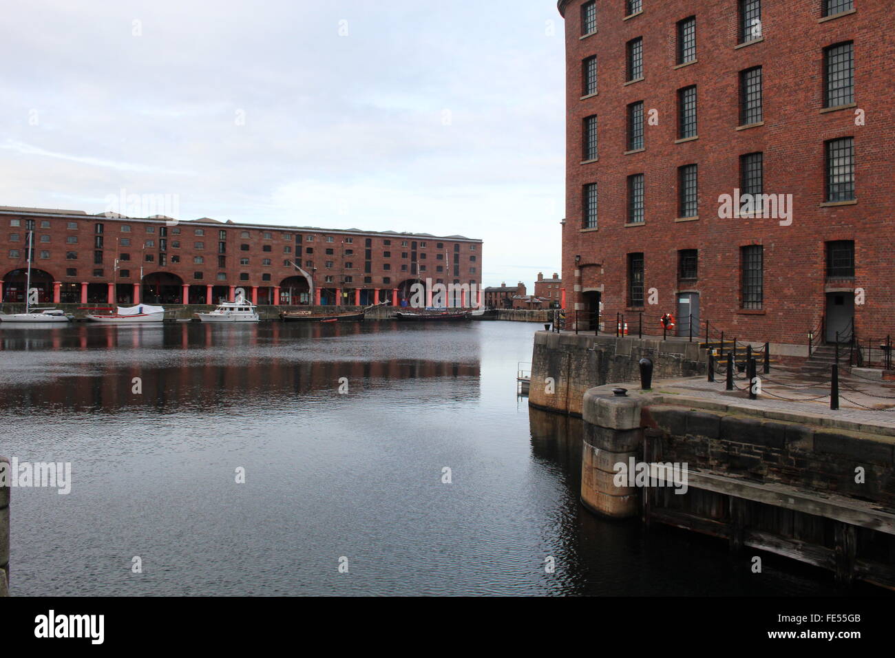 Vista del Albert Docks in Liverpool Foto Stock
