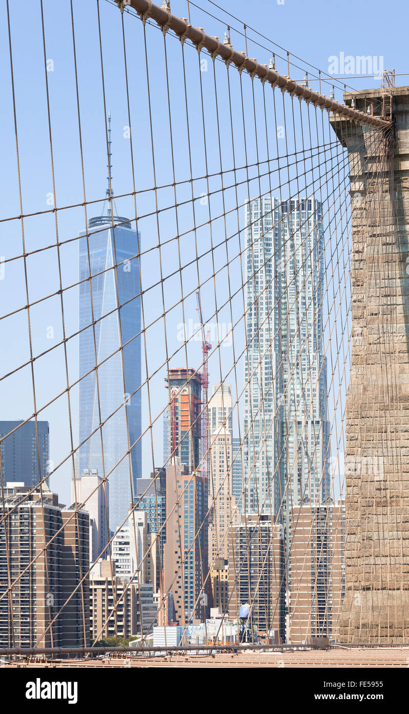 Foto di grattacieli di Manhattan vista dal Ponte di Brooklyn, New York, Stati Uniti d'America. Foto Stock