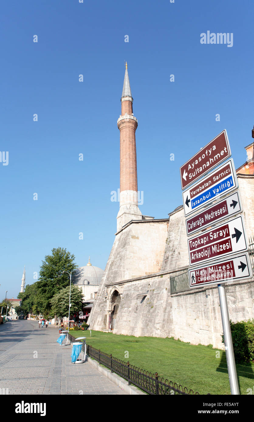 Segni al di fuori Hagia Sofia, Sultanahmet, Istanbul, Turchia Foto Stock