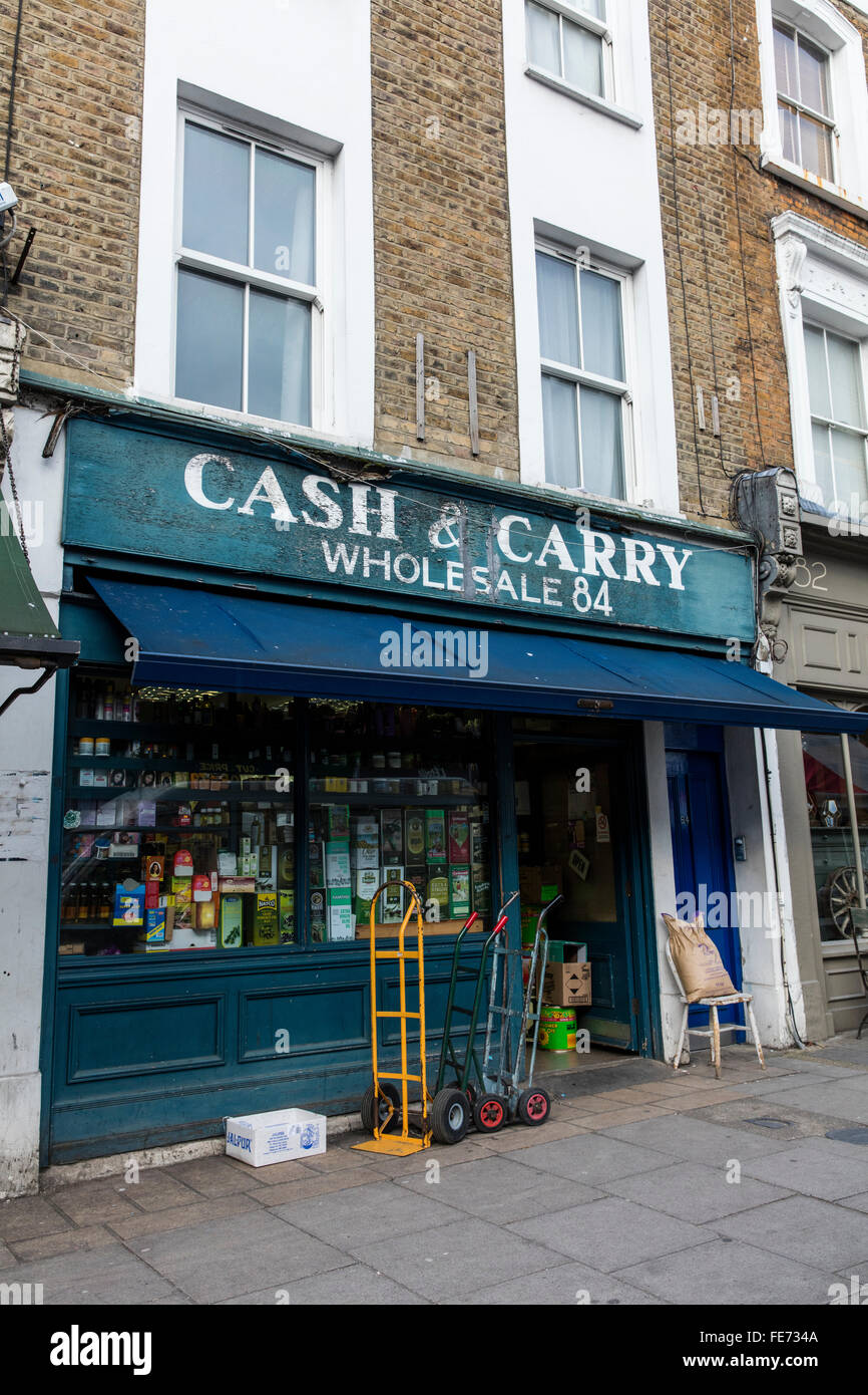 Cash and Carry Wholesale shop in Portobello Road a Londra W10 Foto Stock