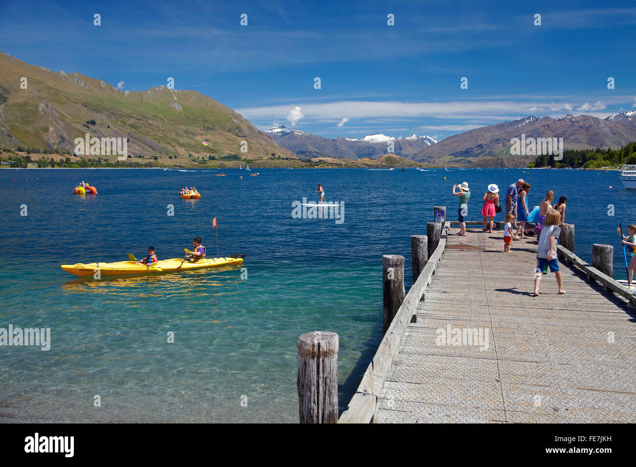 Il lago Wanaka waterfront in estate arriva a Wanaka, Otago, Isola del Sud, Nuova Zelanda Foto Stock