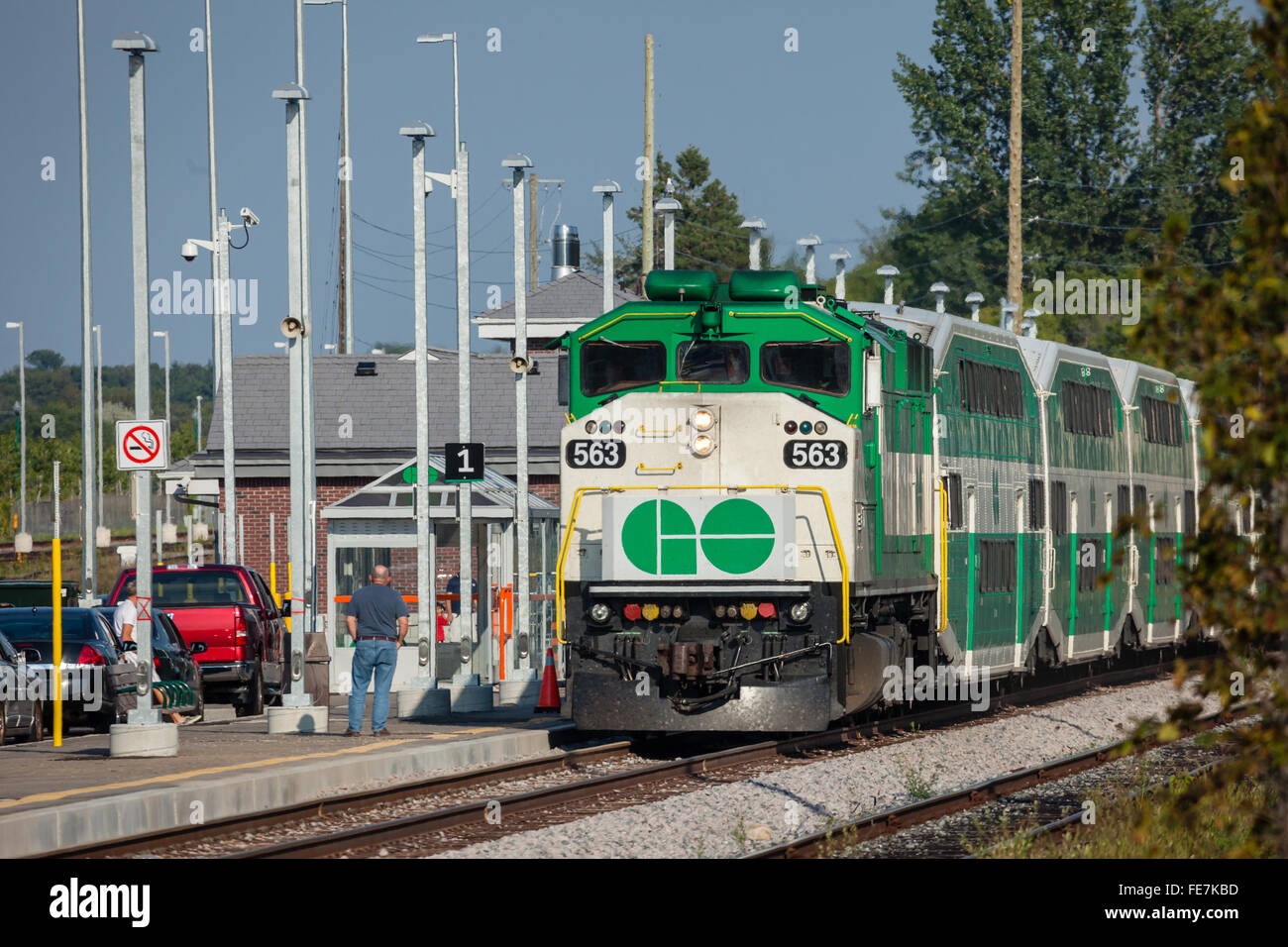 Andare un treno in transito nella stazione in Barrie Ontario, Canada. Foto Stock