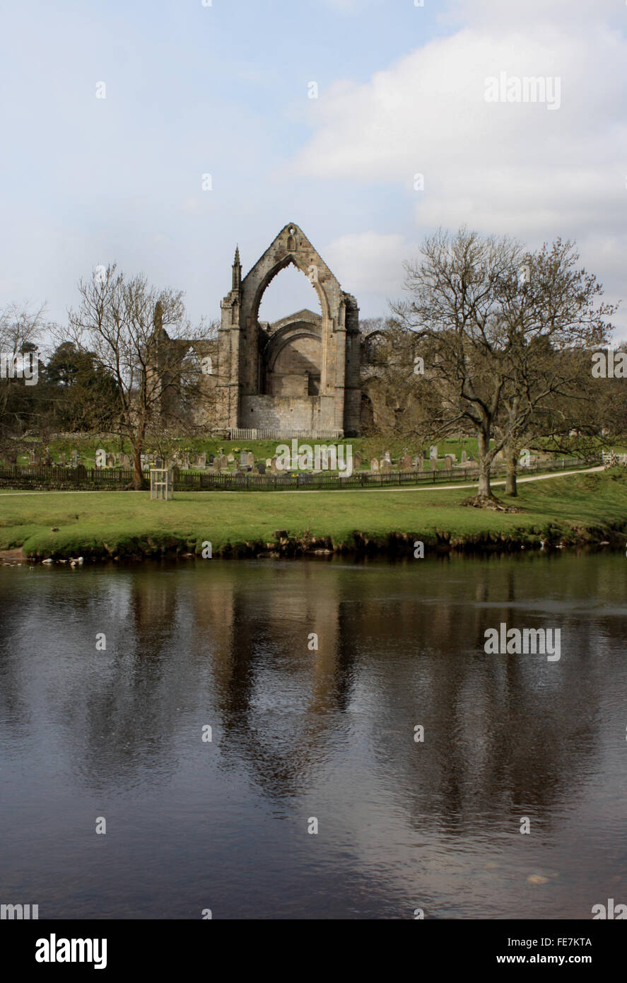 Bolton Abbey resti sul fiume wharfe Skipton Yorkshire Foto Stock