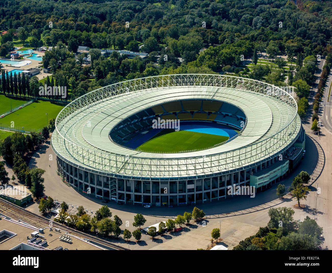Vista aerea, Ernst Happel Stadium, Stadio Nazionale di Vienna, Vienna,  Vienna, Austria, Europa, vista aerea, uccelli-occhi vista,antenna Foto  stock - Alamy