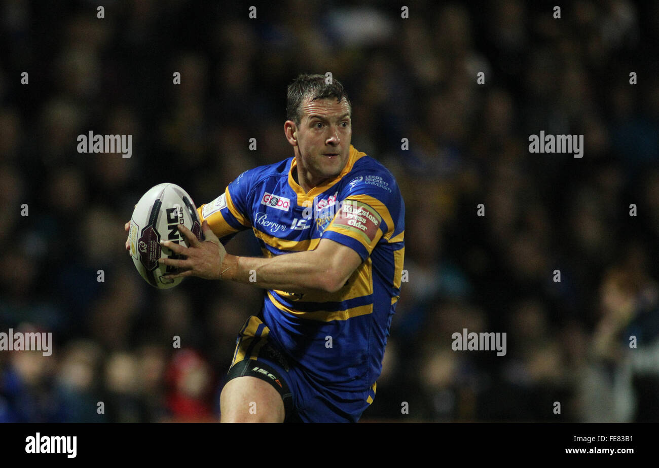 Headingley Carnegie Stadium, Leeds ,UK 4° febbraio 2016. Leeds rinoceronti v Warrington lupi. Prima dell'utilità Super League 2016 Danny McGuire (Capitano) di Leeds rinoceronti in attacco contro Warrington Lupi Credit: stephen Gaunt/Touchlinepics.com/Alamy Live News Foto Stock