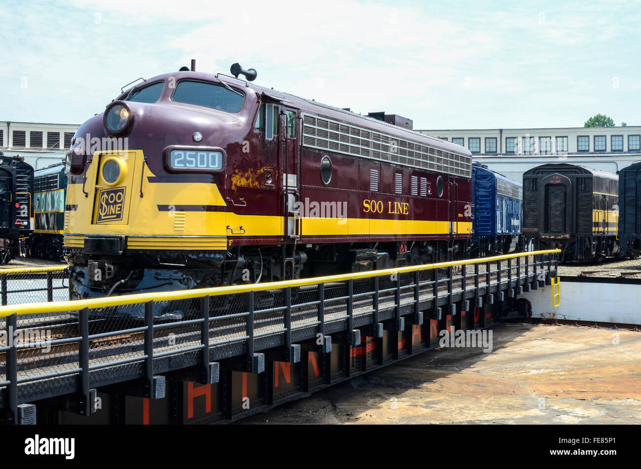 Soo Line Streamliner # 2500 sul giradischi al North Carolina Transportation Museum Foto Stock