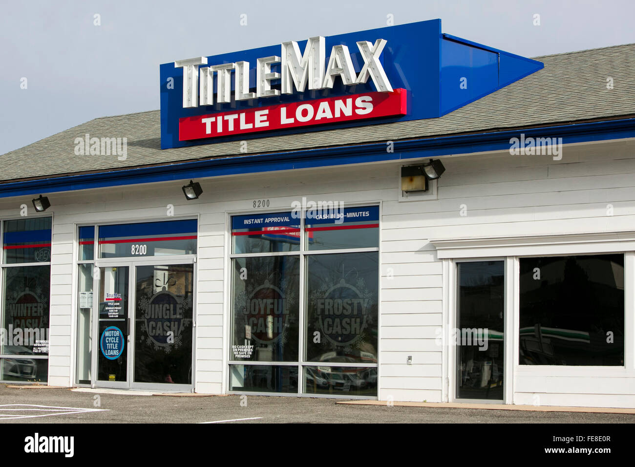 Un logo segno esterno di una automobile TitleMax titolo ufficio prestito presso Tysons, Virginia il 1 gennaio 2016. Foto Stock