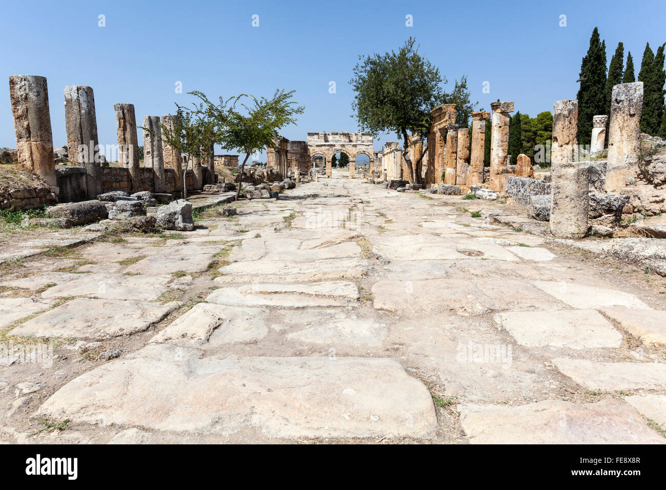Arco di Dominitian dal gate di Frontino Street nella necropoli di Hierapolis, Pamukkale. Foto Stock