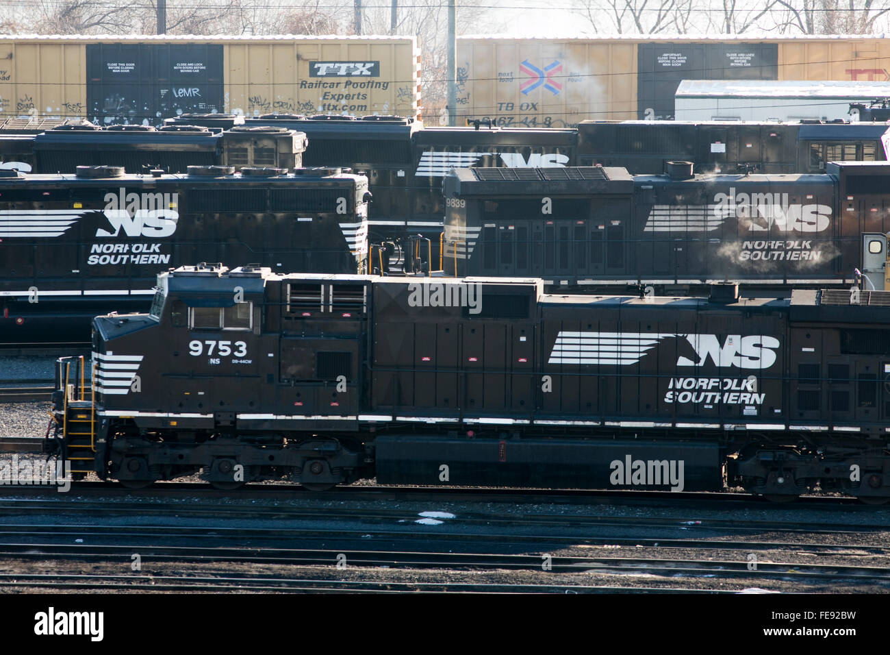 Norfolk Southern locomotive ferroviarie al Norfolk Southern Enola cantiere di Enola, Pennsylvania il 3 gennaio 2016. Foto Stock