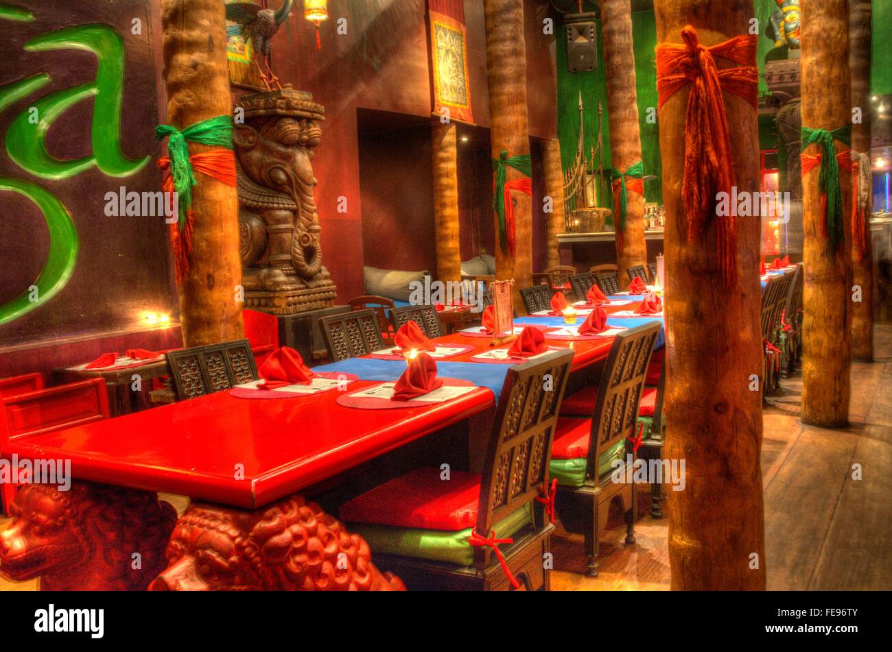 Esotico, rustico a tema asiatico sala da pranzo Foto Stock