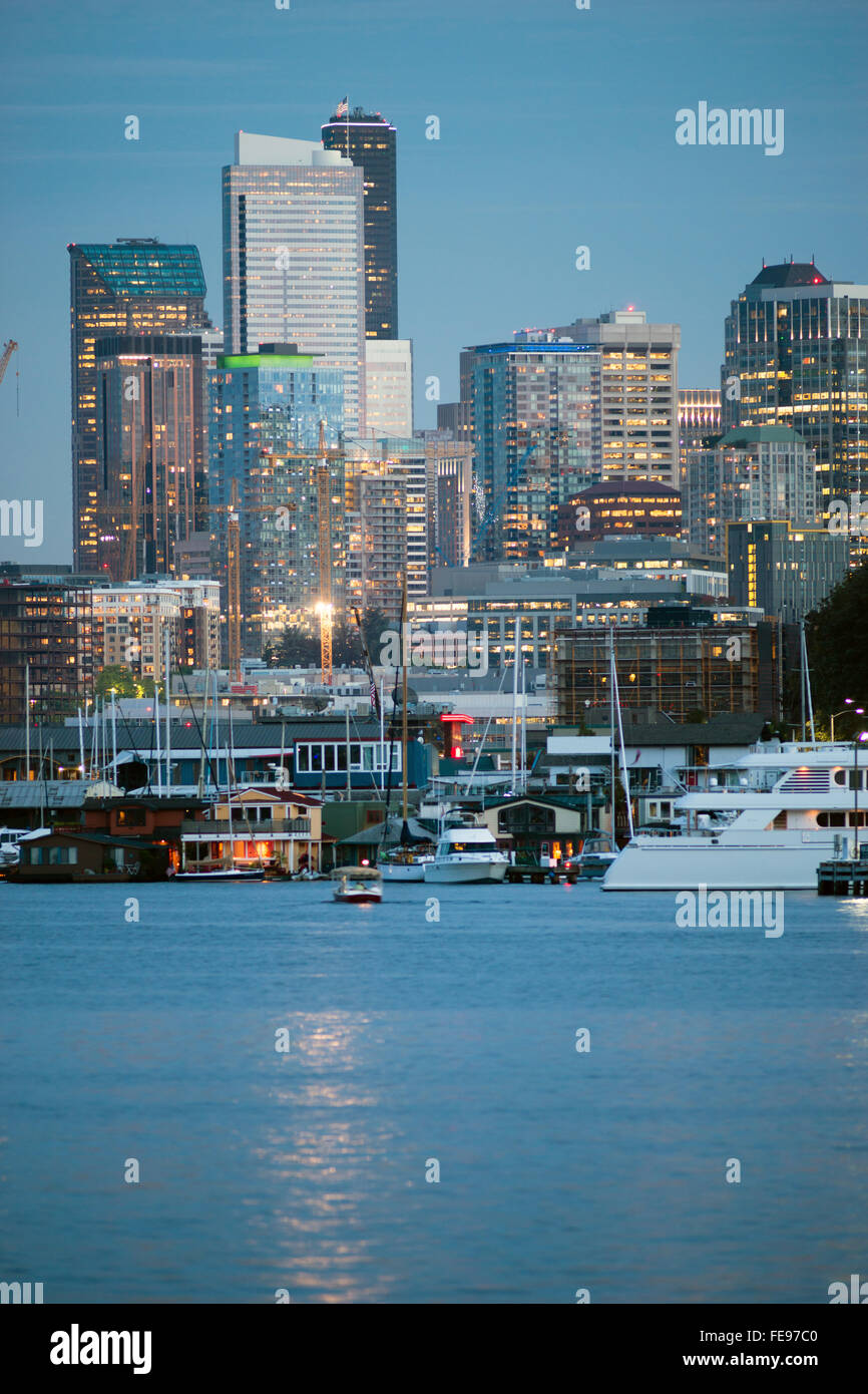 Luccicante nuova linea di edifici contemporanei lo skyline di Seattle Foto Stock