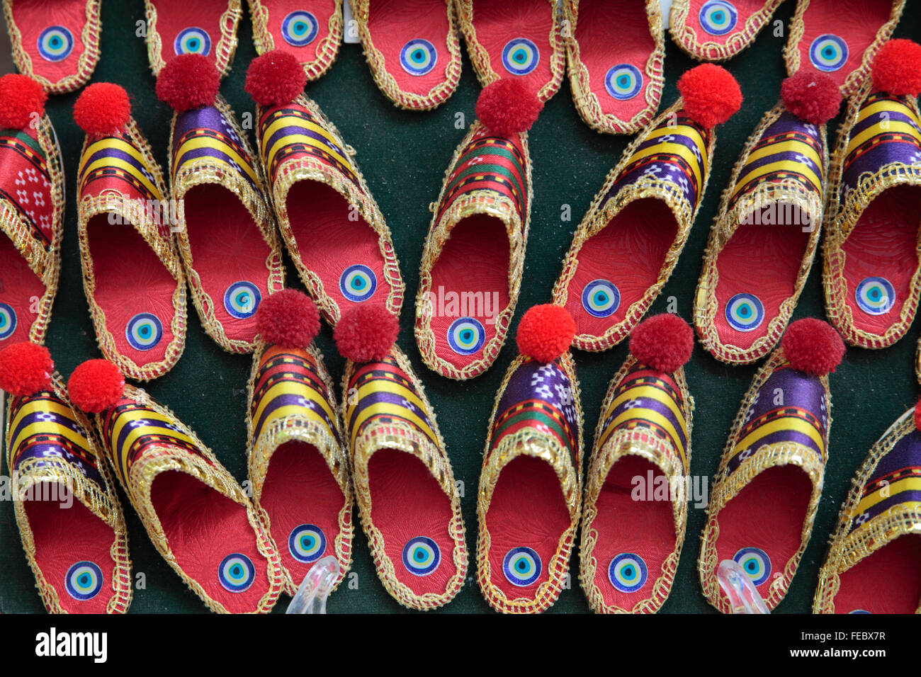 Calzatura colorati souvenir, Istanbul, Turchia Foto Stock