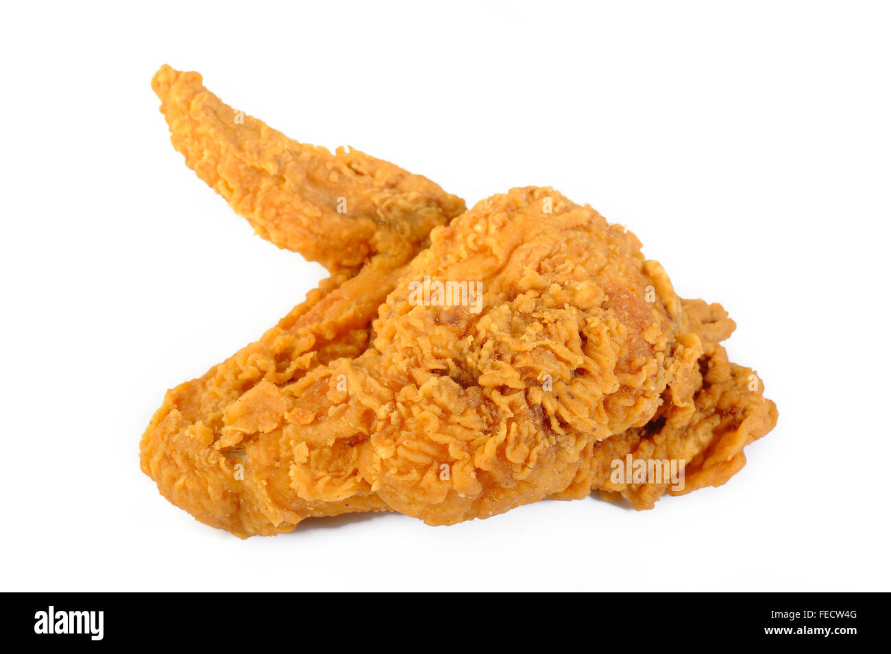 Alette di pollo fritte su sfondo bianco Foto Stock
