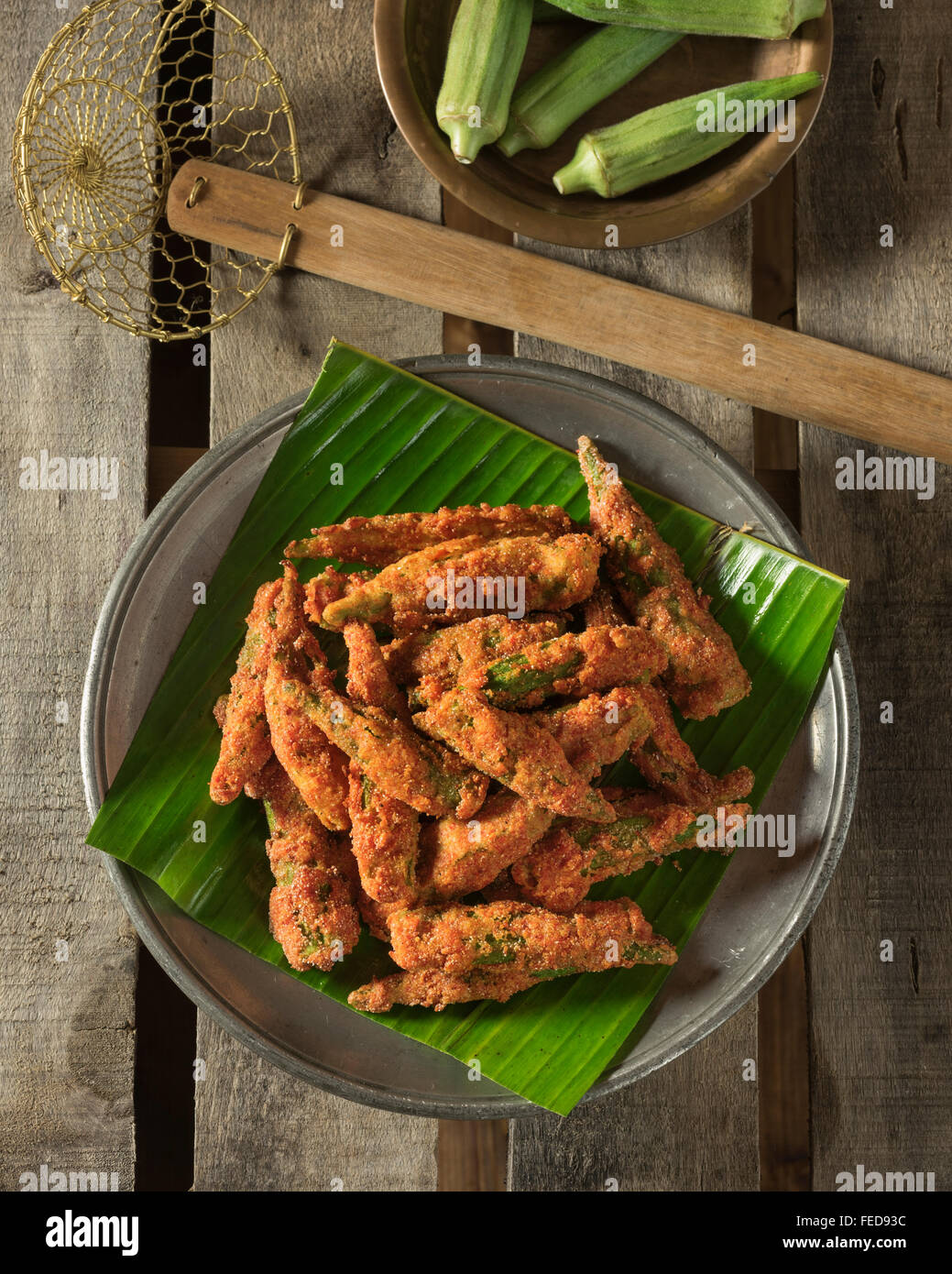 Bhindi Kurkuri . Fritti speziati okra. India cibo Foto Stock