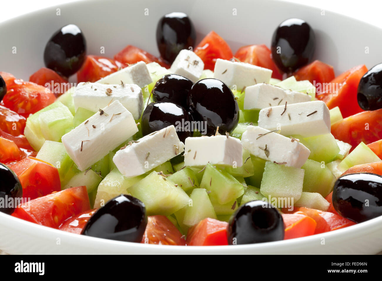 Insalata greca con il formaggio feta e olive nere, cetrioli e pomodori Foto Stock
