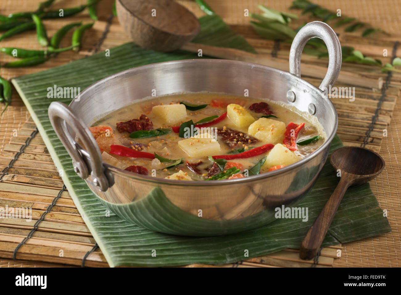 Ishtu vegetali. Vegetariano piccante stufato. Il Kerala India del Sud il cibo Foto Stock