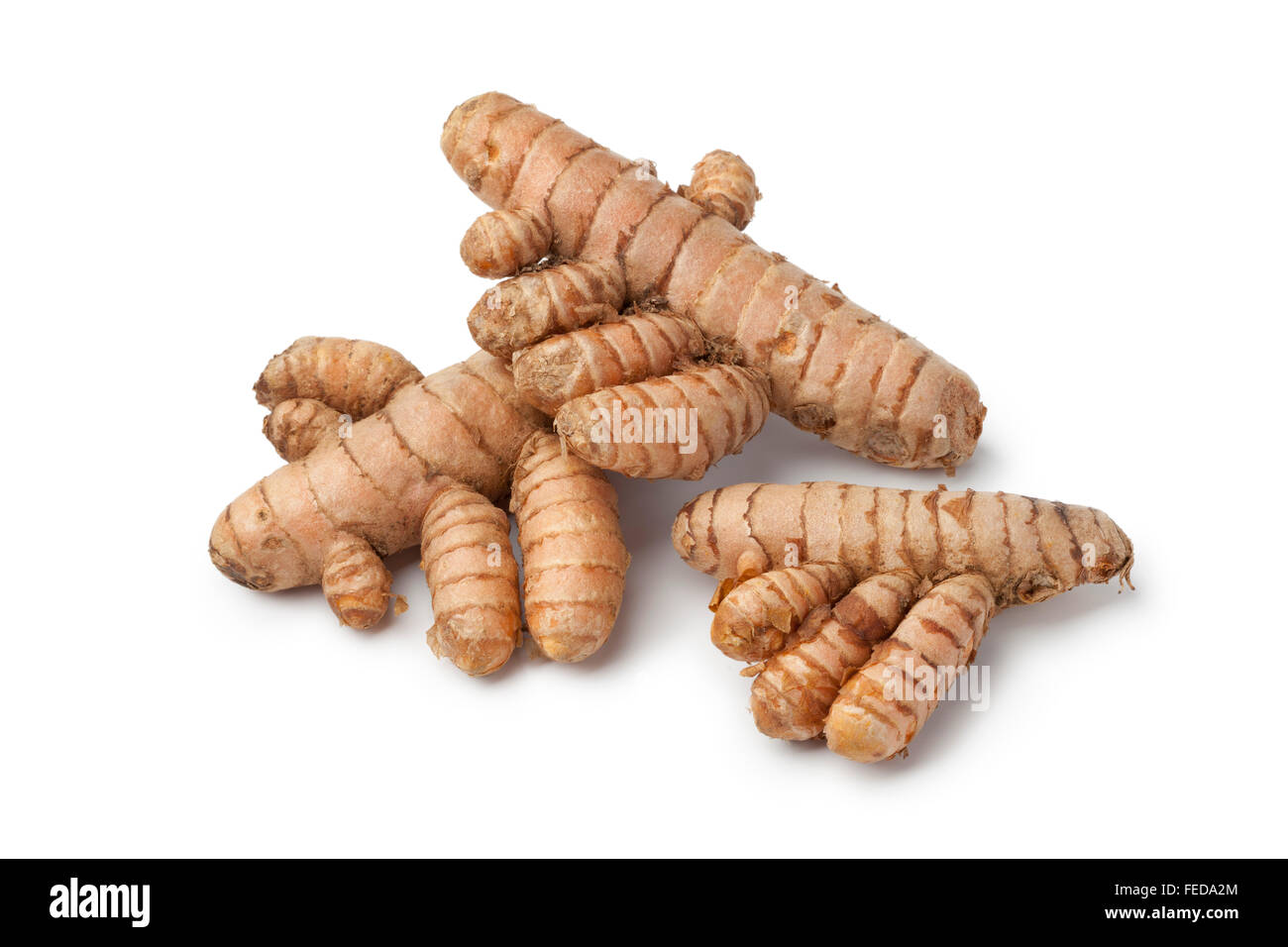 Fresh curcuma radici su sfondo bianco Foto Stock