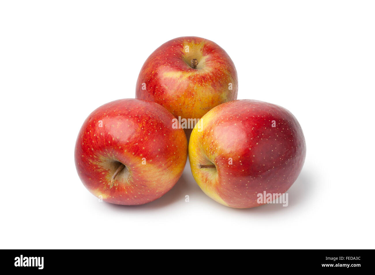 Rosso fresco intero mele dolci su sfondo bianco Foto Stock