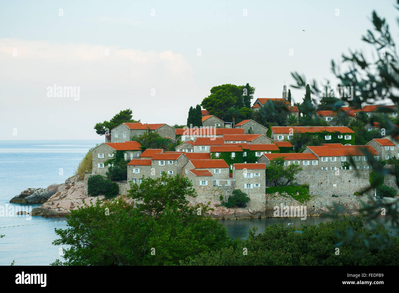 Sveti Stefan (St. Stefan) isola nel mare Adriatico, Montenegro, Balcani Foto Stock