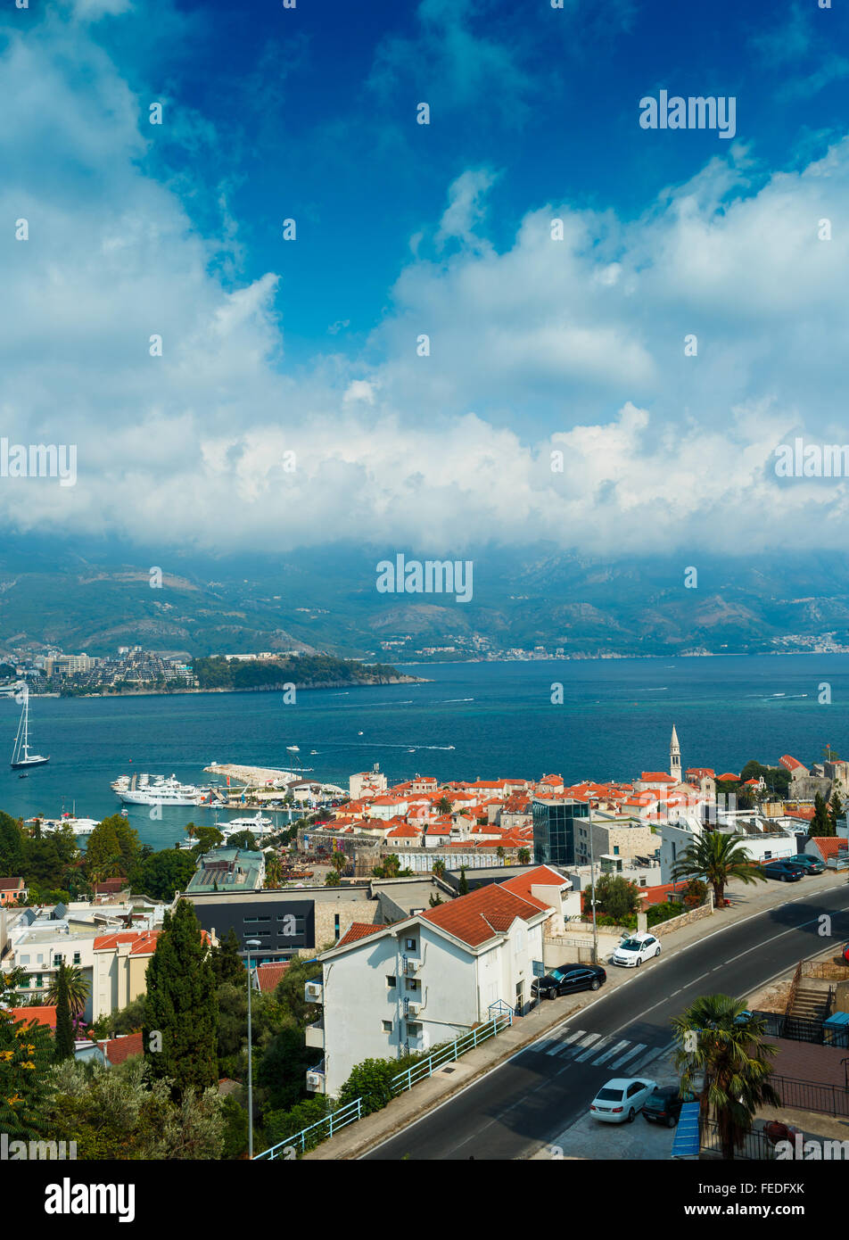 Vista superiore del litorale di Budva, Montenegro, Balcani Foto Stock