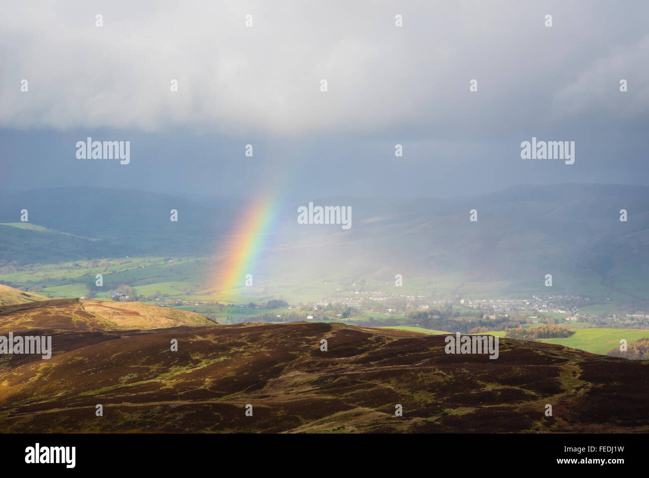 Rainbow su York, dall alto Middleton cadde Cumbria Foto Stock