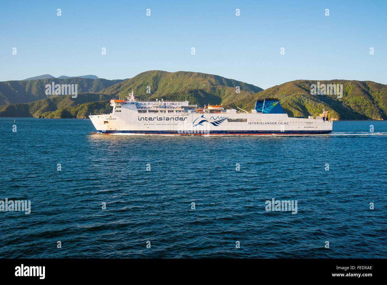 Traghetto Interislander Kaiarahi in Queen Charlotte Sound Marlborough Sounds Nuova Zelanda sera Foto Stock