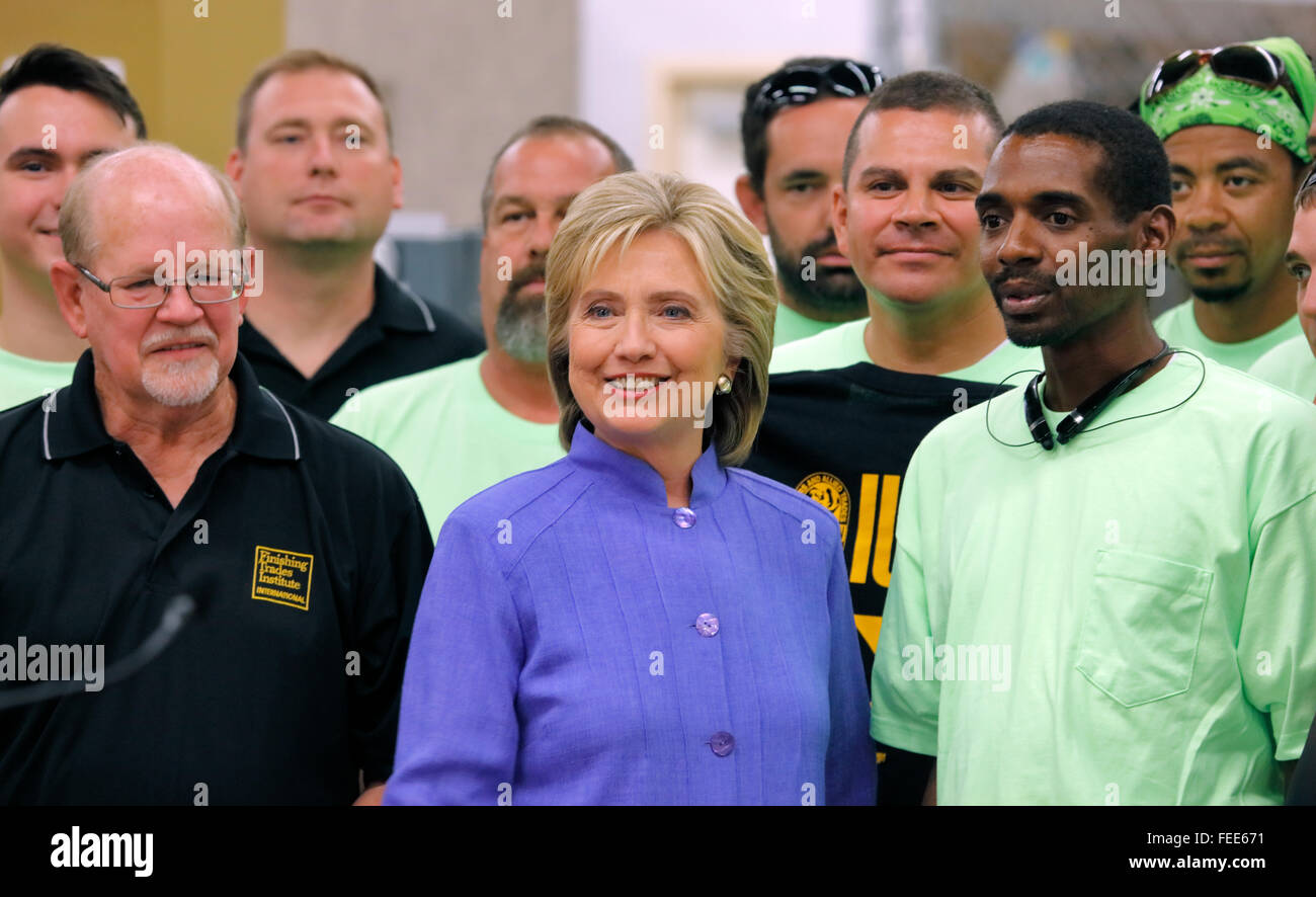 HENDERSON NV - 14 ottobre 2015: U.S. democratico il candidato presidenziale ed ex Segretario di Stato Hillary Clinton sorride all Unione Internazionale di pittori e Allied Trades (IUPAT) Centro di formazione Foto Stock