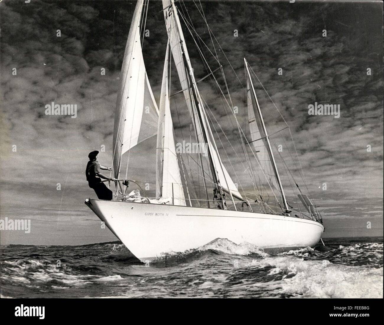 1962 - Mostra fotografica Il sig. Francis Chichester visto a bordo del Gypsy Moth IV ieri, durante la sperimentazioni in Solent. © Keystone Pictures USA/ZUMAPRESS.com/Alamy Live News Foto Stock