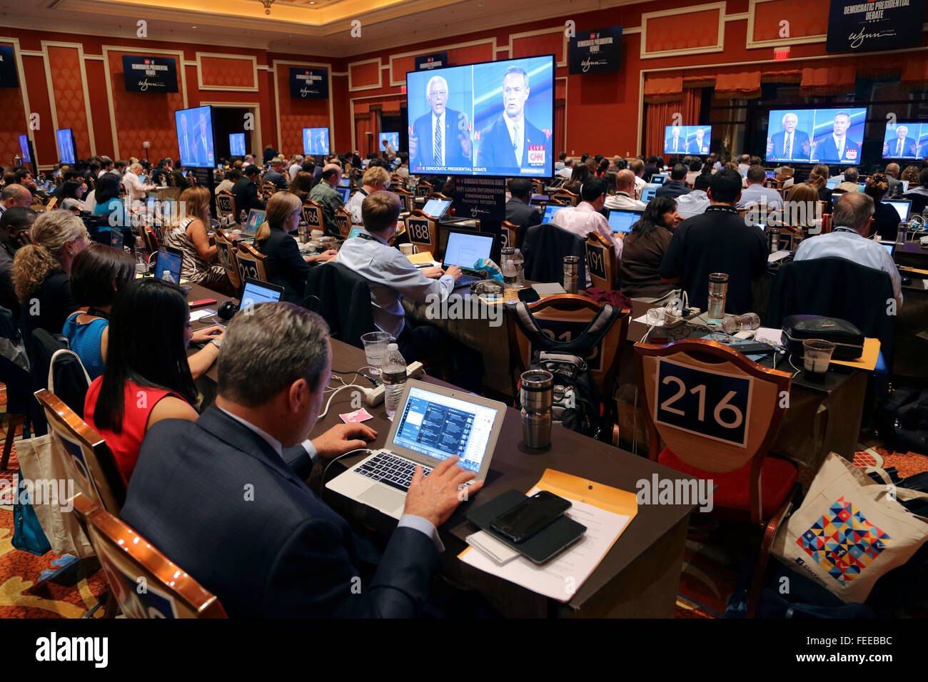 LAS VEGAS NV - 13 ottobre: democratico dibattito presidenziale premere camera di deposito in cui il deposito di media news storie per 2016 elezioni presidenziali, Wynn Las Vegas, nanovolt Foto Stock