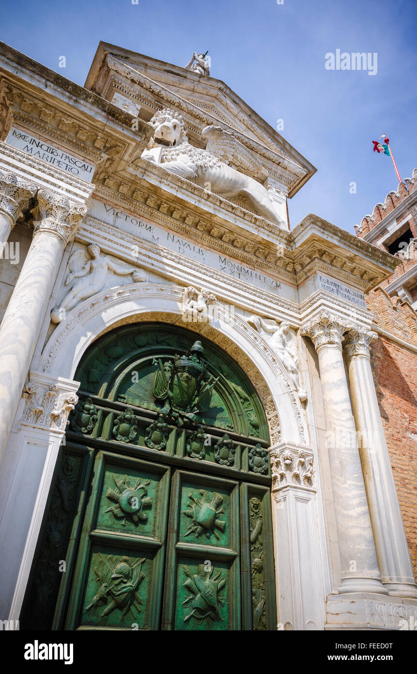 Leone alato sopra l'entrata dell'Arsenal, Venezia, Veneto, Italia Foto Stock