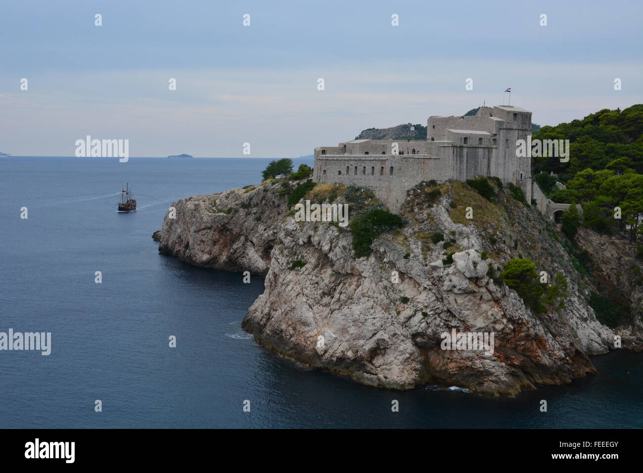 Ft. Lawrence si siede sopra il mare Adriatico vicino alla Vecchia città di Dubrovnik, Croazia. Foto Stock