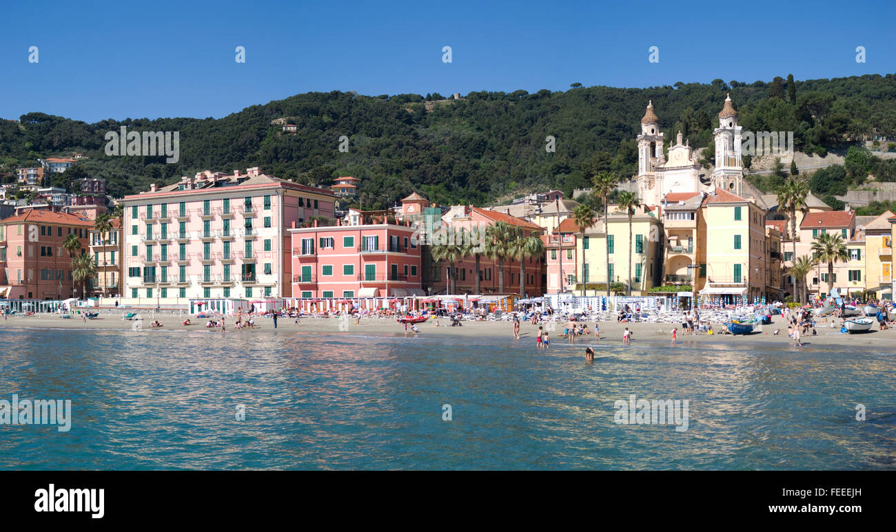 Laigueglia - La città della famosa destinazione turistica nella regione Liguria (Italia settentrionale) Foto Stock