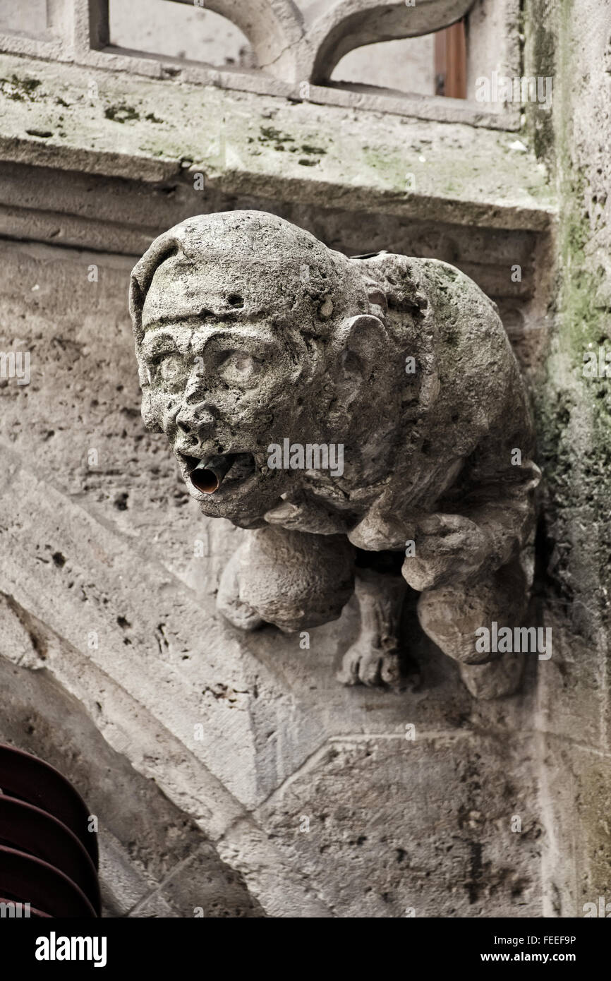 Stony gargoyle gotico sul Municipio di Marienplatz, Monaco di Baviera, Germania Foto Stock