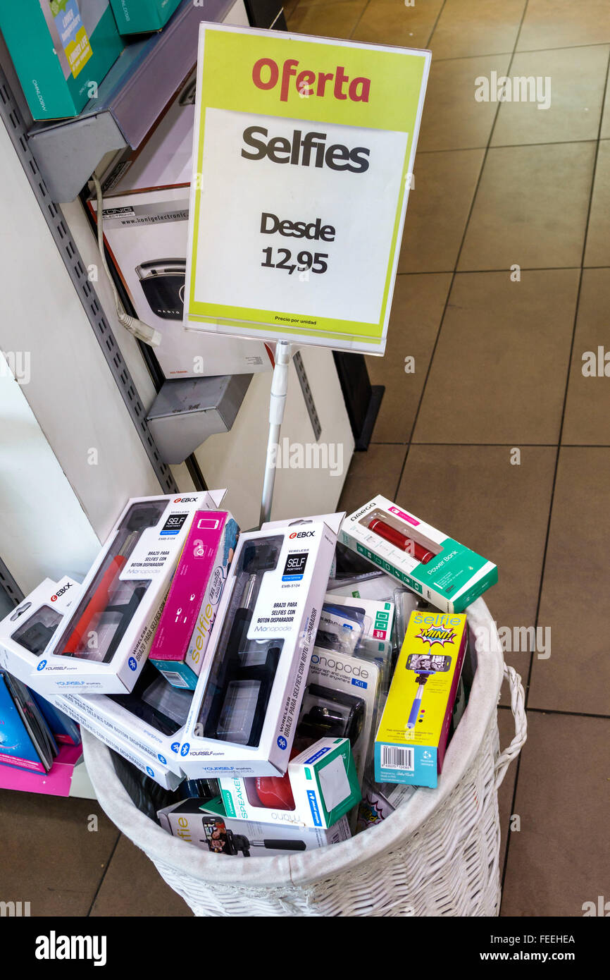 Madrid Spagna,Europa europea,Spagnolo,Centro,Retiro,Paseo del Prado,VIP Mart,ristorante ristoranti ristorazione caffè, minimarket, negozio di articoli da regalo Foto Stock