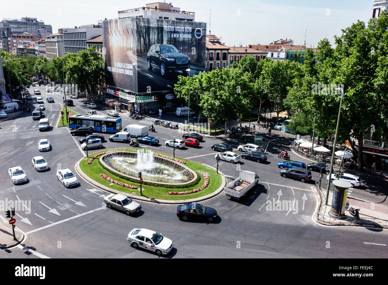 Spagna,Europa,europeo,spagnolo,ispanico Latino etnia immigranti minoritari,Madrid,Chamberi,Plaza Alonzo Martinez,intersezione,overhead v Foto Stock