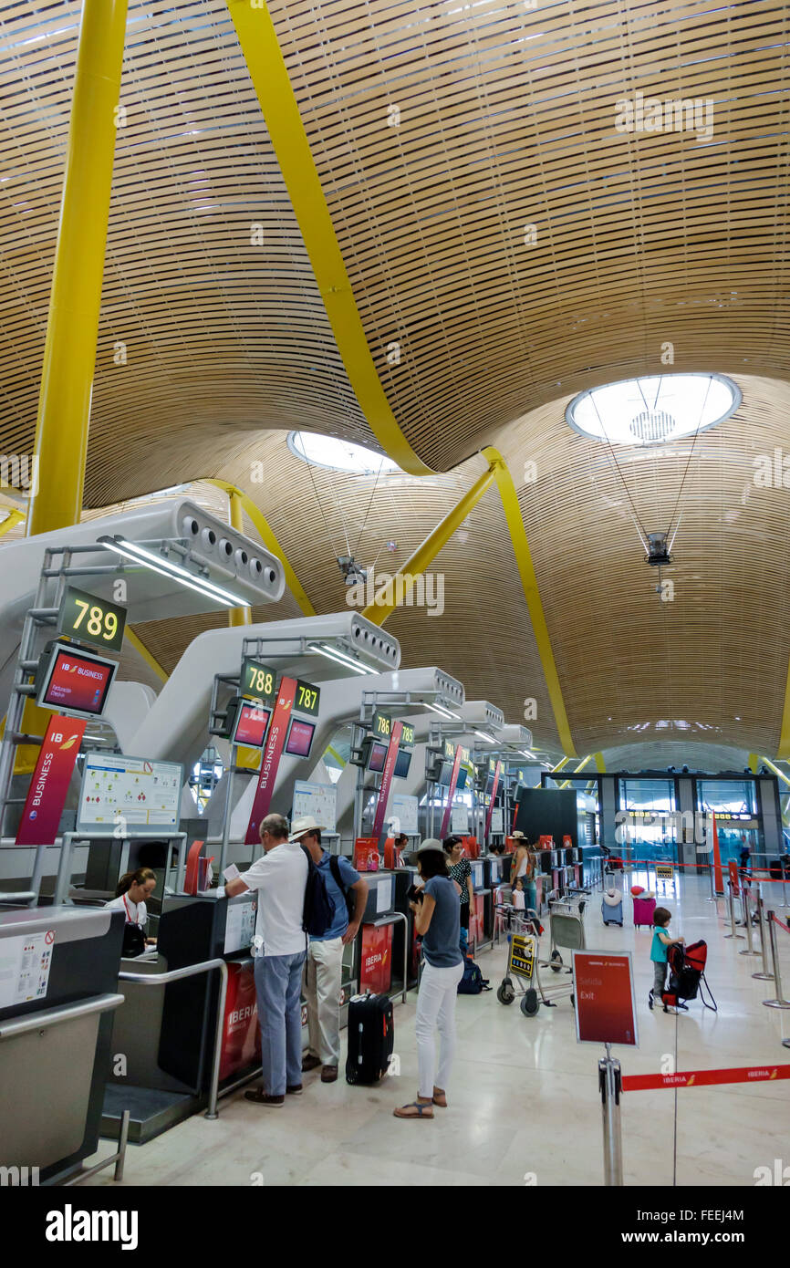 Spagna,Europa,europeo,spagnolo,MAD,Adolfo Suárez Madrid-Barajas Airport,internazionale,interior,terminal,Richard Rogers,Antonio lamelas,architetto Foto Stock