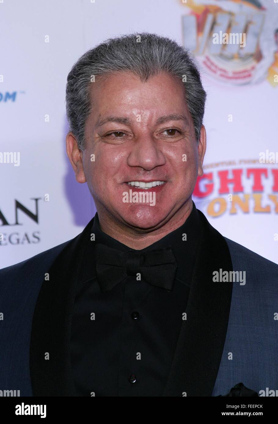 Las Vegas, NV, Stati Uniti d'America. 5 febbraio, 2016. Bruce Buffer ad arrivi per 8 combattenti annuale unico mondo di Mixed Martial Arts MMA Awards, il Palazzo atrio a cascata e giardini, Las Vegas, NV Febbraio 5, 2016. Credito: James Atoa/Everett raccolta/Alamy Live News Foto Stock