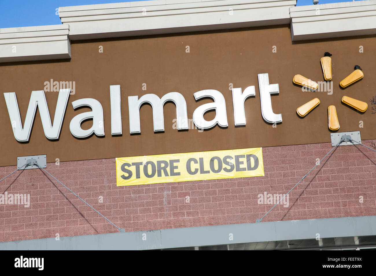 Una chiusa Walmart store retail in Oakland, la California il 23 gennaio 2016. Foto Stock