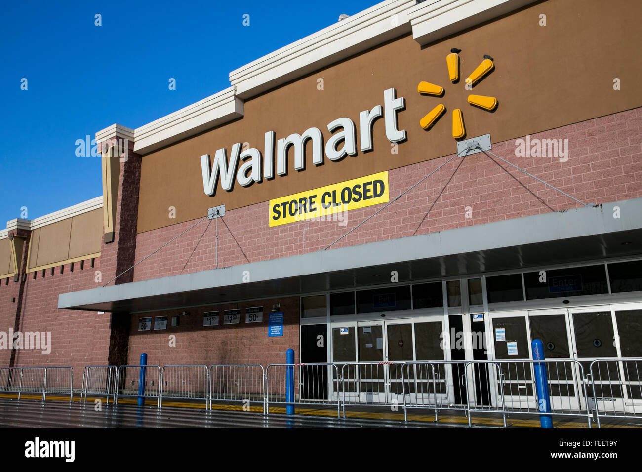 Una chiusa Walmart store retail in Oakland, la California il 23 gennaio 2016. Foto Stock