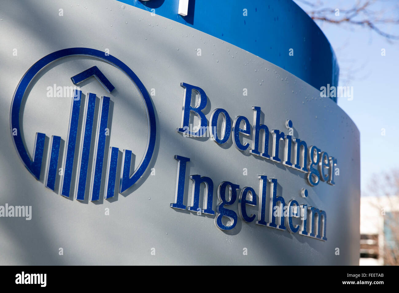 Un segno del logo al di fuori di una struttura occupata dalla Boehringer Ingelheim in Fremont, California il 23 gennaio 2016. Foto Stock