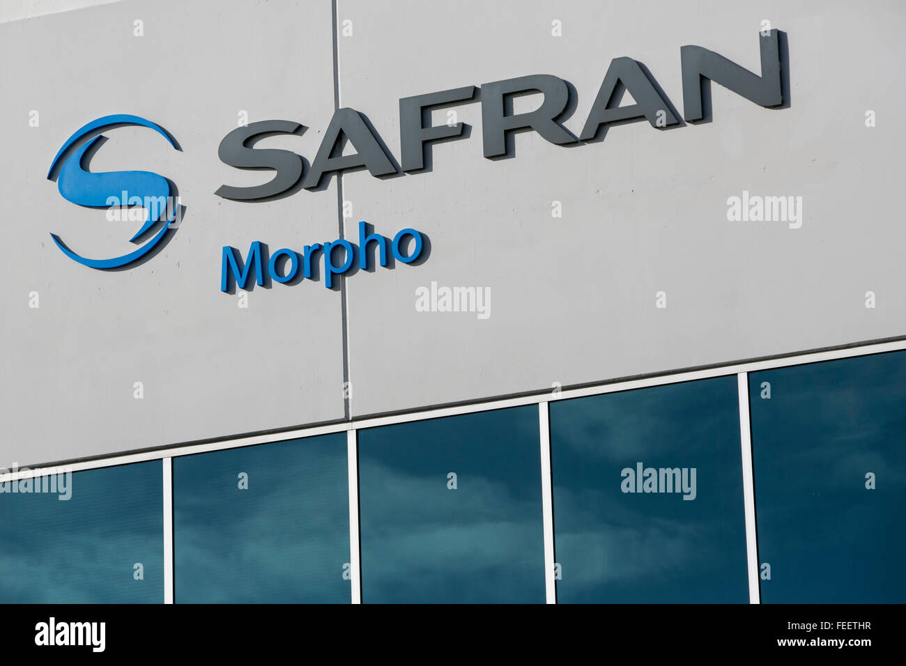 Un segno del logo al di fuori di una struttura occupata da Safran Morpho a Newark, in California, il 23 gennaio 2016. Foto Stock