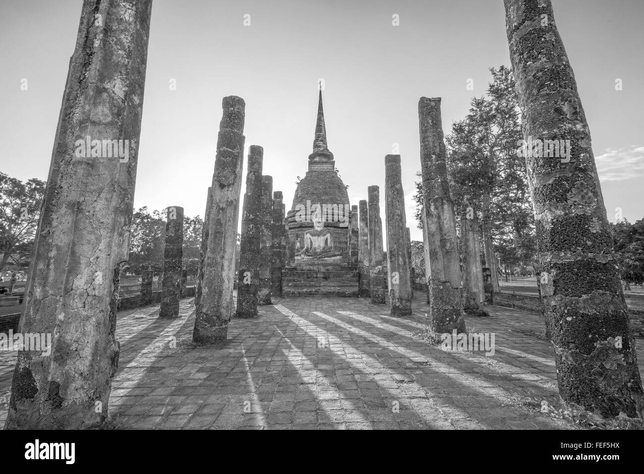 Antico tempio buddista rovine di Sukhothai historical park,della Thailandia. Foto Stock